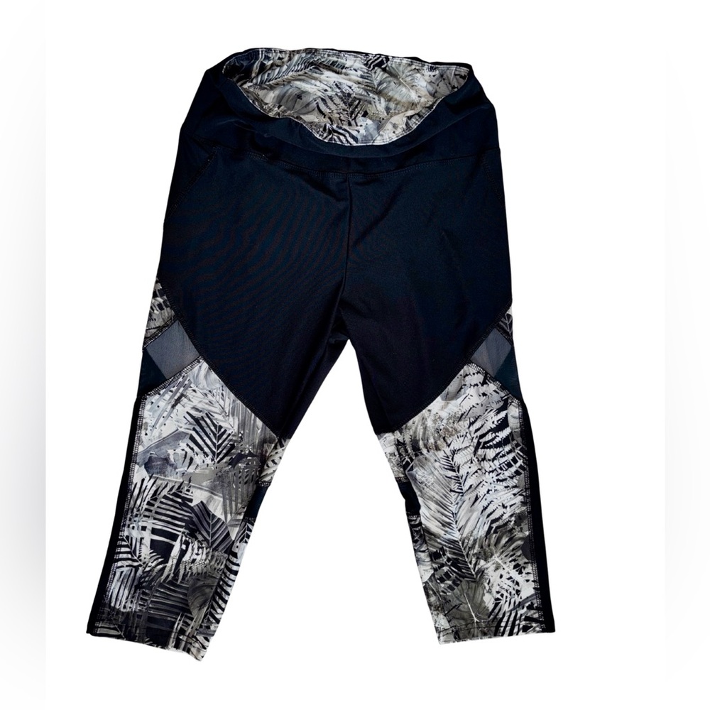 Balance Collection Black & Gray Leaf Camo Capri Leggings Size M